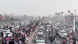 عمران_خان_جب_لانگ_مارچ_لے_کر_جرنل_باجوہ_کے_شہر_پہنچے_تھے_تو_کیسا_استقبال_ہوا_تھا0