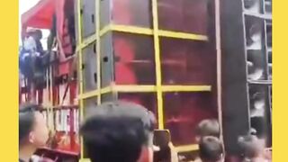 Sound horeg jatuh, penonton kaget bukan main!