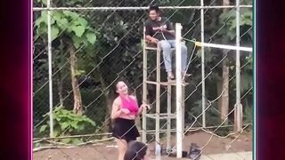 Kadang hidup itu kayak video ini... kamu siap banget, tapi lupa kamu siap buat apa.