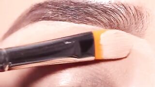 Eye makeup ????