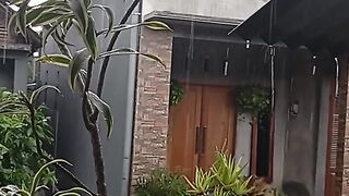 Masuk Kemarau Malang Hujan
