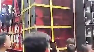 Detik-detik Sound Horeg Jatuh Menimpa Penonton di Bondowoso.