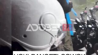 Lagi hujan, niatnya cuma numpang neduh