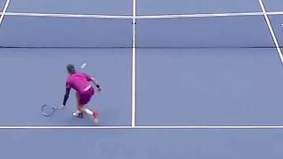 Jannik Sinner FALLS over then wins point_2025