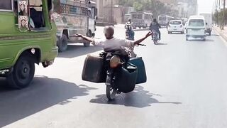 Chacha playing with death   #explorepage  #bike #uncle #karachi #pakistan #amazing #djguugachallenge #djguuga