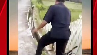 anak kecil kecemplung