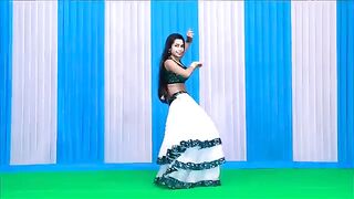 Ek Meri Gali Ki Ladki......