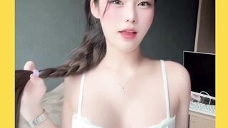 Senyum dapet, joget dapet, aura bintang mah nggak usah ditanya!