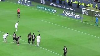 C. RONALDO CETAK GOAL DARI PENALTY