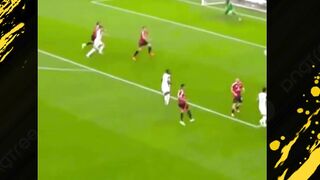 Bola: “Maaf bro, belum waktunya gol.”