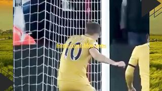 Tendangan cantik dari Messi yang bikin semua terpukau! ????????