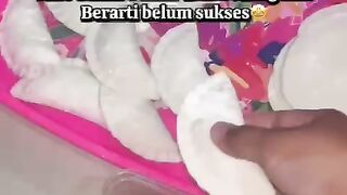 Rutinitas membuat cireng isi(The routine of making stuffed cireng)