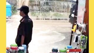 Tembok jalan AUP jebol saat hujan deras