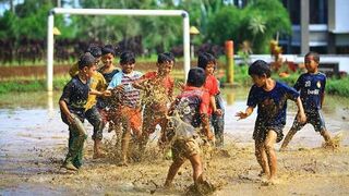 ✍️_ শৈশব ছিল স্বপ্নের মতো, দায়িত্বহীন এক সোনালি সময় ,, ///
