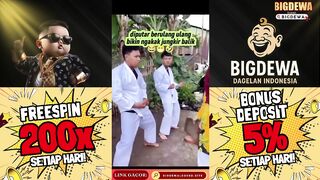 Si akang kurang percaya diri ????????