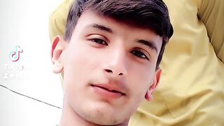 Mujhe bhi viral kro