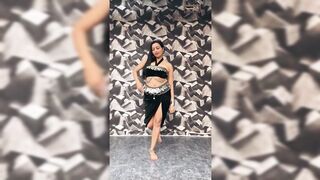 Indian Girl Reecha Sinha Dance 2