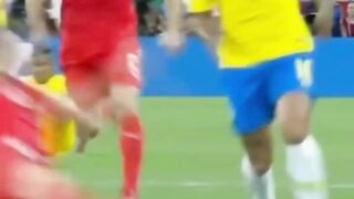 Messi nggak butuh pura-pura jatuh.