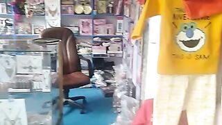 Decoration and cosmetics shop