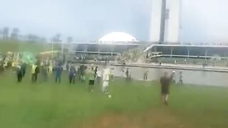 Veja só o que os bolsonaristas terroristas baderneiros aprontarem um quebra quebra