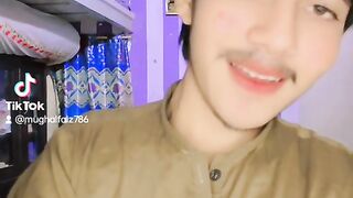 Beautiful lipsing on song