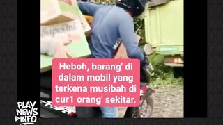 Mobil pengangkut sembako di jiarah warga