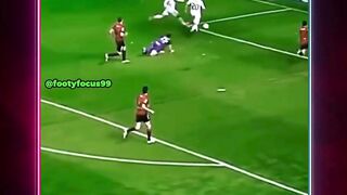 Momen intens dan penuh semangat ini menunjukkan keahlian