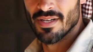 الأم هي الحضن الدي لا يعوض