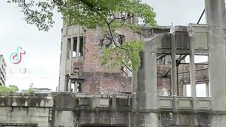 Atmi Bamb Main Bach Jani Wali Bulding