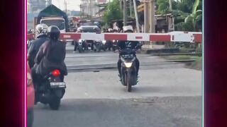 Sesulit itu ya warga Indonesia menaati peraturan lalu lintas?