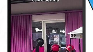 POV: yang masuk kerja cewek semua