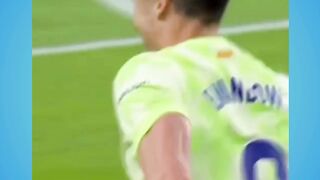 Lewandowski's moment!