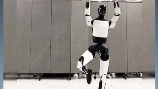 Tesla’s Robot Optimus Shows Off Dance Moves