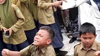dek, kayaknya sakit banget ya?