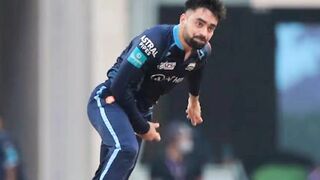 আইপিএলে লজ্জার রেকর্ড গড়লেন রশিদ খান