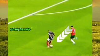 Van Dijk tunjukkan levelnya! Bek kelas dunia, dominan total di lini belakang! ????