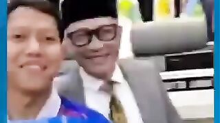 PERSIB TERIMA BONUS 1M DARI GUBERNUR.