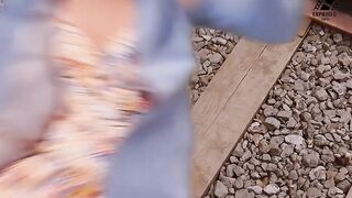 नरक से एक भयानक हाथ आया और लड़की को खींचकर ले गया।