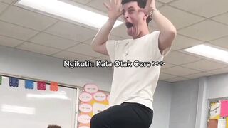 Itu bahaya, jangan… otak: “GAS AJA LAH!” ????????