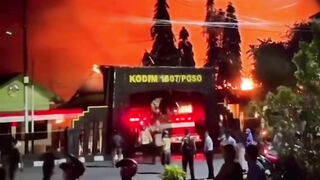 waduh rame kenapa nih ampe bakar bakar ????????