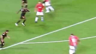 mencetak goal beda dengan biasa nya