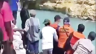 Seorang Anak Laki-Laki Yang Dinyatakan Tenggelam Selama 2 Hari Ditemukan Dengan Kondisi Masih Hidup.