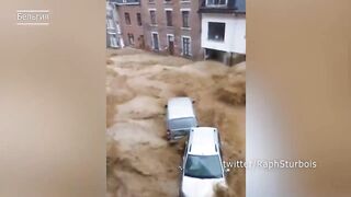 Новый мощный потоп в  Бельгии. Грязевые потоки сносят машины, города  ушли под воду