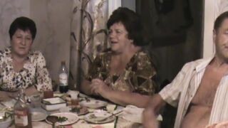 Яблоневый вечер. Репетируют девчата из ансамбля "Вербиченька", город Кривой Рог