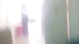 Пациент клиники ходит и в ужасе ищет медиков