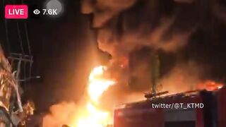 Момент и видео мощного взрыва на химзаводе в Бангкоке
