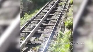 Машина сорвалась в пропасть с подъемника в горах Кабардино-Балкарии
