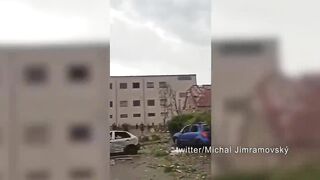 Торнадо ударил по Чехии. Последствия разрушительного шторма
