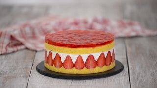 Клубничный торт с творожным кремом