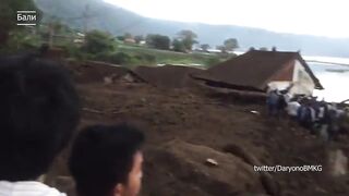 Разрушительное землетрясение и оползень на Бали